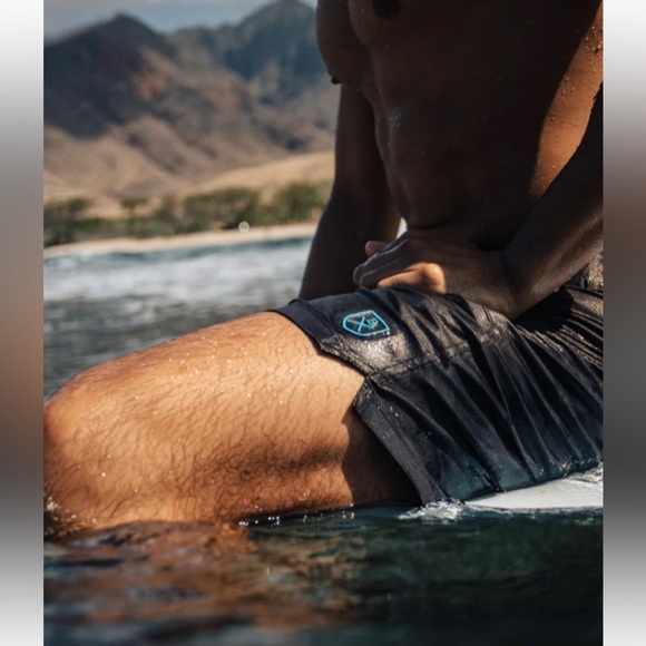 NWOT Bluesmiths The Spartan Board Shorts Men’s 32X 11 Almost Black Beach - Picture 6 of 13